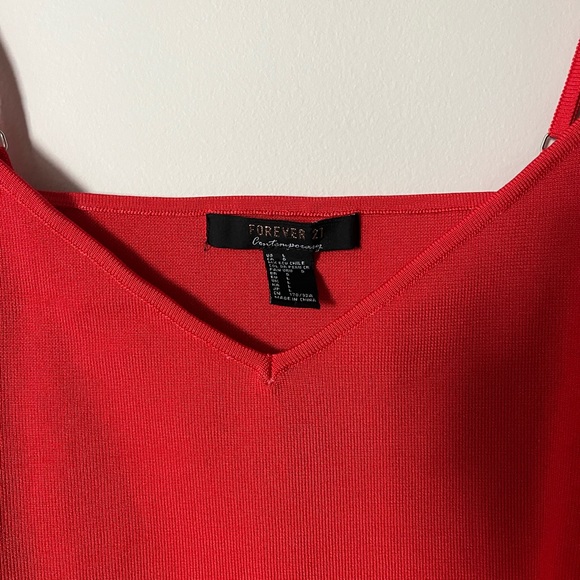 Scalloped edge cropped tank - Picture 3 of 5